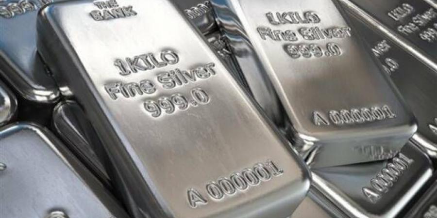 الفضة
      تحطم
      الأرقام
      القياسية
      وتتخطى
      66
      دولاراً