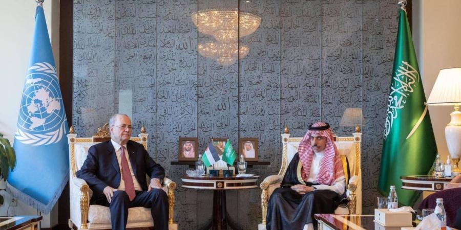 وزير الخارجية يستقبل رئيس مجلس وزراء فلسطين ويوقعان عددا من مذكرات التفاهم