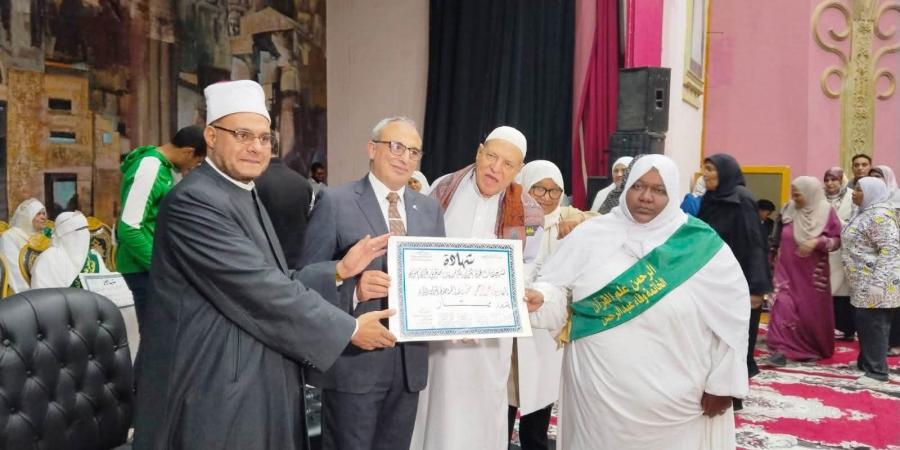 تكريم 41 سيدة من حافظات القرآن الكريم ضمن حلقات الشيخ شعيب أبو سلامة بأسوان