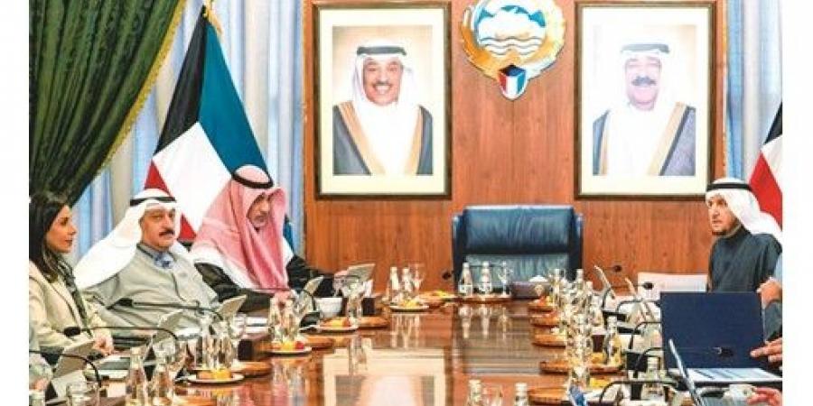 مجلس
الوزراء:
ليوفق
الله
الأمير
ويُسدد
خطاه
لكل
ما
من
شأنه
رفعة
وتقدم
الكويت