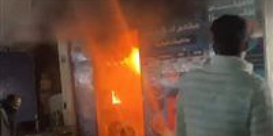 ذعر
      في
      عين
      شمس
      بسبب
      حريق
      ضخم
      في
      محل
      تجاري