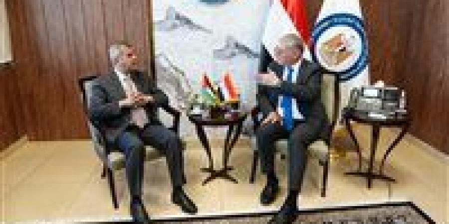 البترول:
      الشركات
      المصرية
      تعمل
      بفاعلية
      في
      تنفيذ
      مشروعات
      الغاز
      الطبيعي
      في
      الأردن