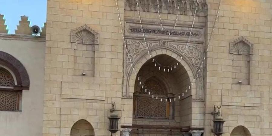 لحظات
      مؤثرة..
      بدء
      جنازة
      الفنانة
      نيفين
      مندور
      بعد
      رحيلها
      المأساوي