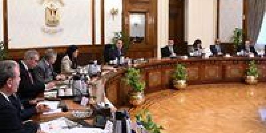 رئيس
      الوزراء
      يُتابع
      الموقف
      التنفيذي
      لمشروعات
      تحلية
      مياه
      البحر