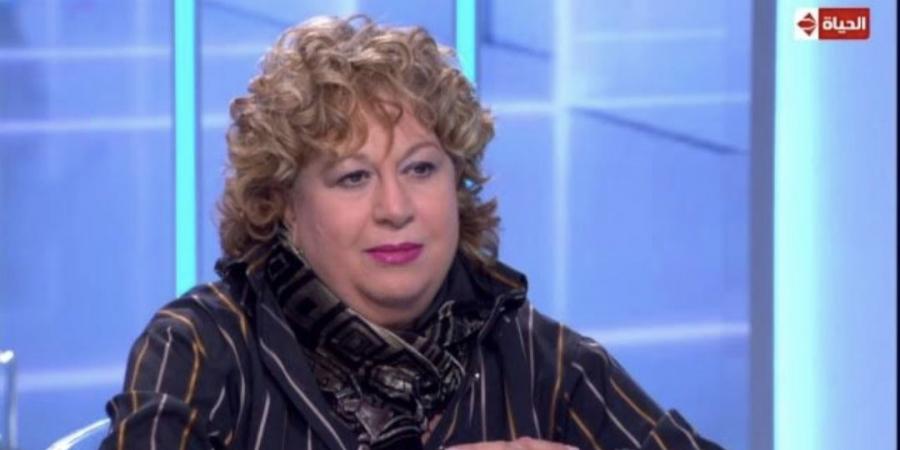 سمية
      الألفي
      قبل
      وفاتها:
      لا
      أخاف
      من
      الموت
      رغم
      الألم
      والعمليات…
      الله
      وحده
      القادر