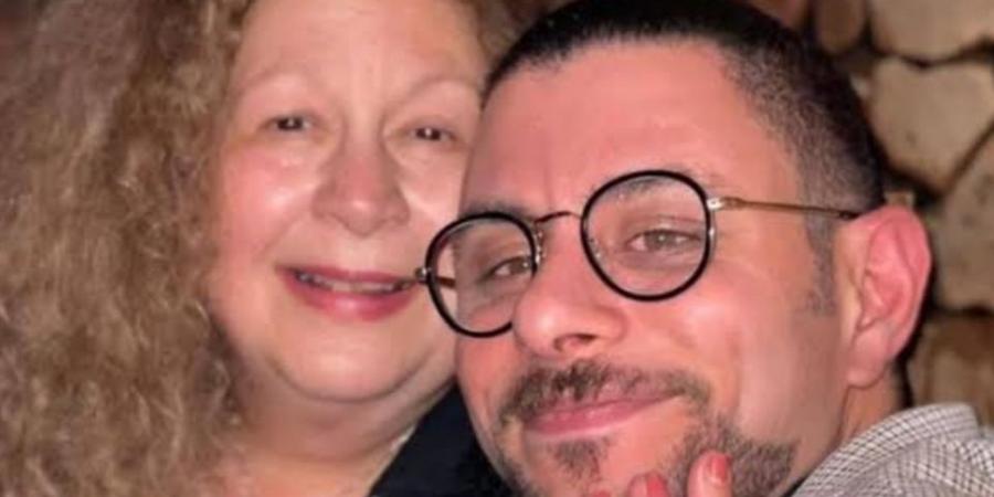 وصفه
      والده
      بـ
      "رب
      العائلة"
      والابن
      الأصغر..
      من
      هو
      عمر
      ابن
      فاروق
      الفيشاوي
      و
      سمية
      الألفي
      ؟