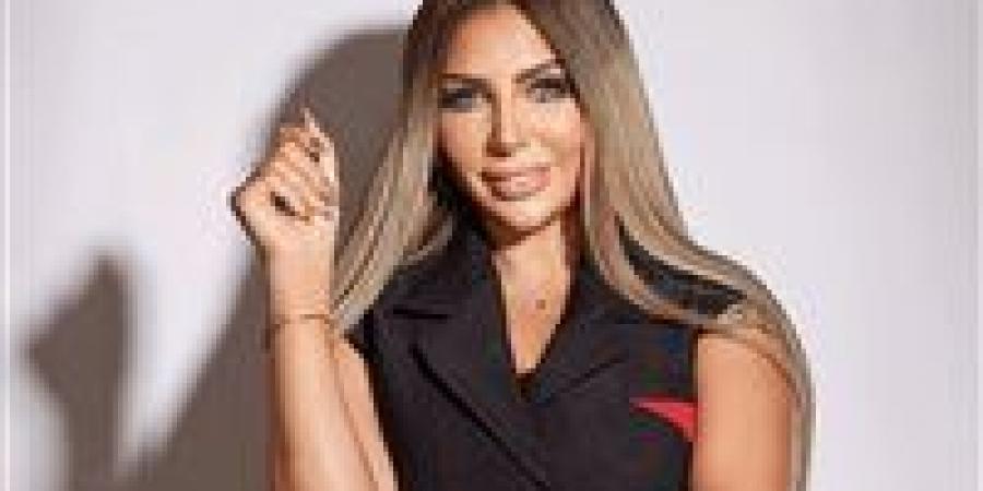 بالزي
      الأبيض..
      إيداع
      سارة
      خليفة
      حجز
      المحكمة
      لنظر
      قضية
      اتهامها
      بتصنيع
      وجلب
      المخدرات