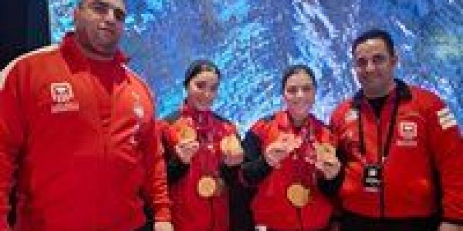 ميرنا
      وحبيبة
      تحصدان
      15
      ميدالية
      لمصر
      في
      رفع
      الأثقال
      بقطر