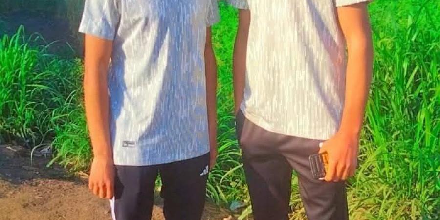 وسط
      صراخ
      وعويل..
      الحزن
      يخيم
      على
      أهالي
      قرية
      شنواي
      بالمنوفية
      أثناء
      وداع
      شابين