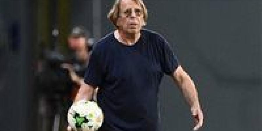 الفرنسي
      كلود
      لوروا..
      قاد
      6
      منتخبات
      وفاز
      بلقب
      وحيد
      في
      9
      مشاركات
      بالأمم
      الإفريقية