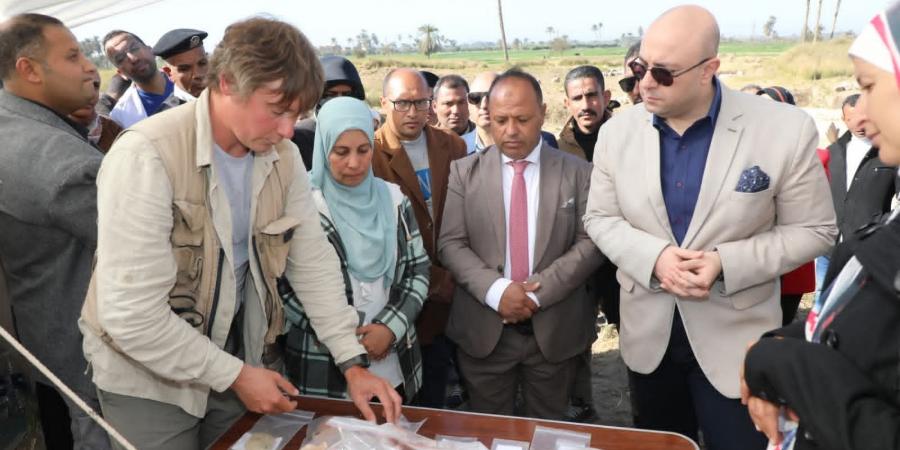 محافظ
      بني
      سويف
      يتفقد
      أعمال
      البعثة
      المصرية
      الروسية
      بمعبد
      بطليموس
      الثاني
      بجبل
      النور