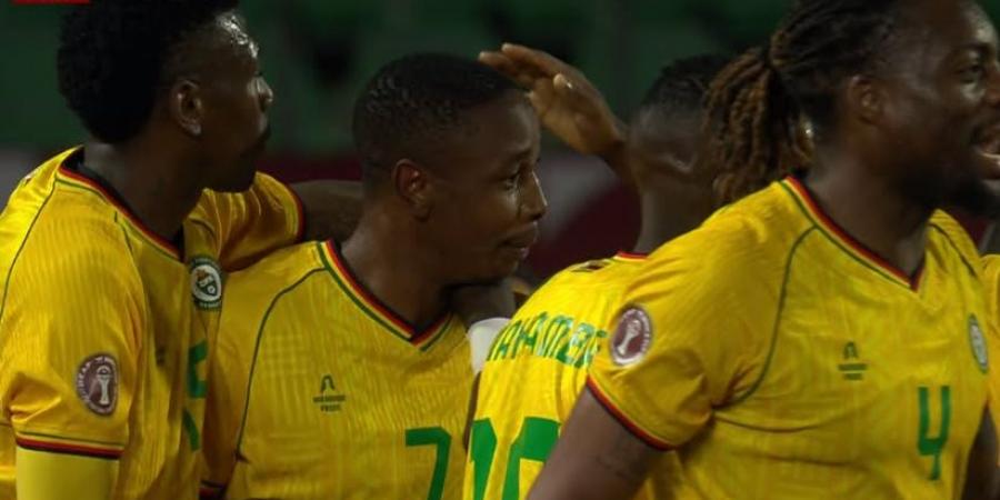 منتصف
      الشوط
      الأول:
      منتخب
      زيمبابوي
      يتقدم
      على
      مصر
      بهدف
      نظيف
      في
      كأس
      أمم
      أفريقيا