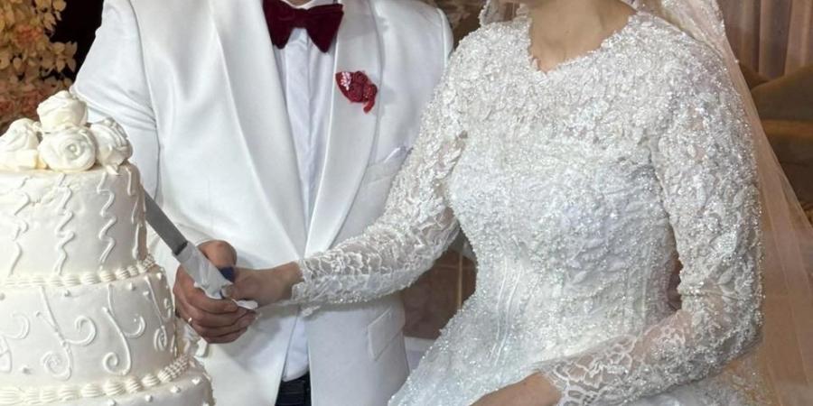 الإعلامي
      محمد
      الجوهري
      يحتفل
      بعقد
      قرانه
      على
      يارا
      يحي
      وسط
      حضور
      من
      الوسط
      الصحفي