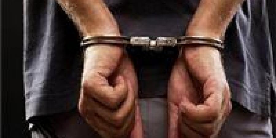 ضبط
      شاب
      متهم
      بإطلاق
      النار
      على
      شقيقه
      بسبب
      خلافات
      ميراث
      في
      قنا