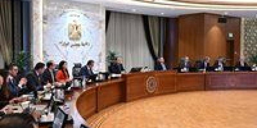 رئيس
      الوزراء:
      صندوق
      النقد
      الدولي
      يشيد
      بكل
      الخطوات
      التي
      اتخذتها
      الدولة
      المصرية
      من
      أجل
      تنفيذ
      الإصلاح
      الاقتصادي