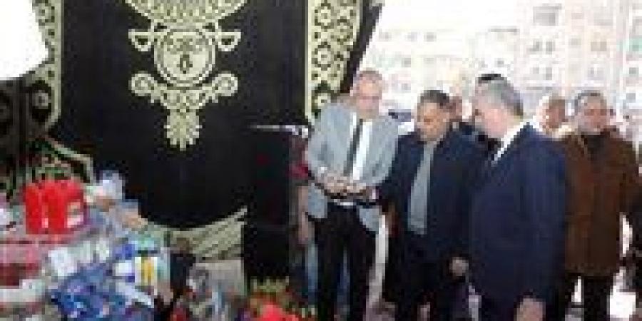 بتخفيضات
      تصل
      إلى
      30%..
      محافظ
      الشرقية
      يُتابع
      حركة
      البيع
      والشراء
      بسوق
      اليوم
      الواحد
      بالزقازيق