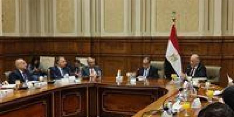 وزير
      الخارجية
      أمام
      «حقوق
      إنسان
      الشيوخ»:
      مصر
      تواجه
      تحديات
      غير
      مسبوقة
      وحدودنا
      خط
      أحمر
      وأي
      مساس
      بها
      سيقابل
      برد
      وفق
      القانون
      الدولي