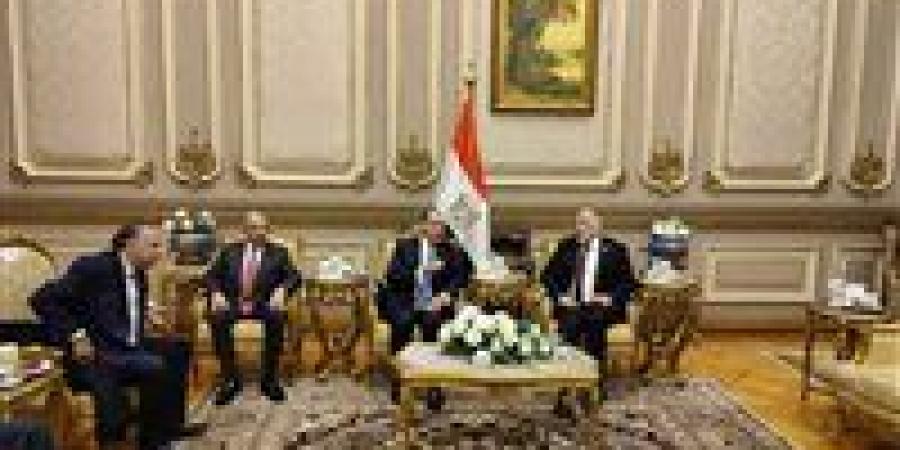 وكيل
      الشيوخ
      يشيد
      بدور
      وزير
      الخارجية
      وجهود
      الدولة
      في
      ملف
      حقوق
      الإنسان
      دوليا