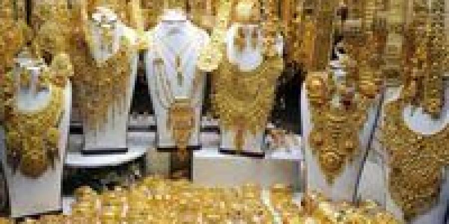 الذهب
      يختتم
      2025
      بمكاسب
      تاريخية
      تفوق
      70%..
      واستقرار
      عالمي
      خلال
      عطلات
      نهاية
      العام