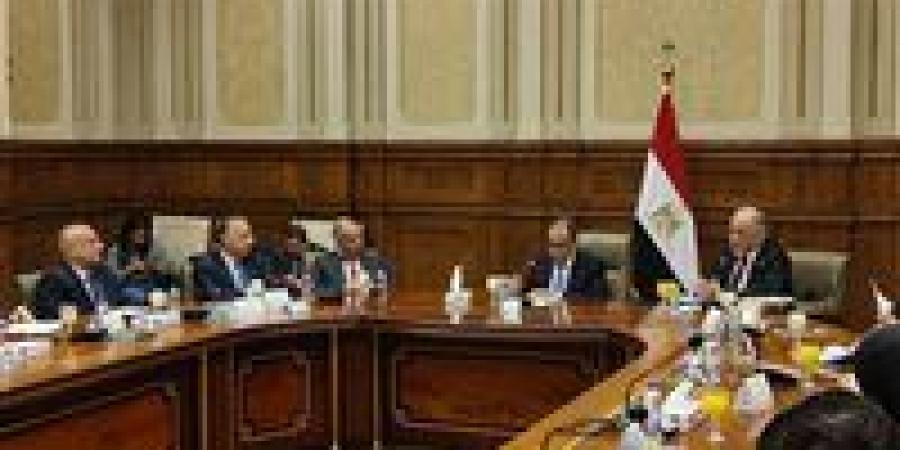 وزير
      الخارجية
      يؤكد
      أهمية
      التنسيق
      بين
      السلطتين
      التشريعية
      والتنفيذية
      ودعم
      ملف
      حقوق
      الإنسان