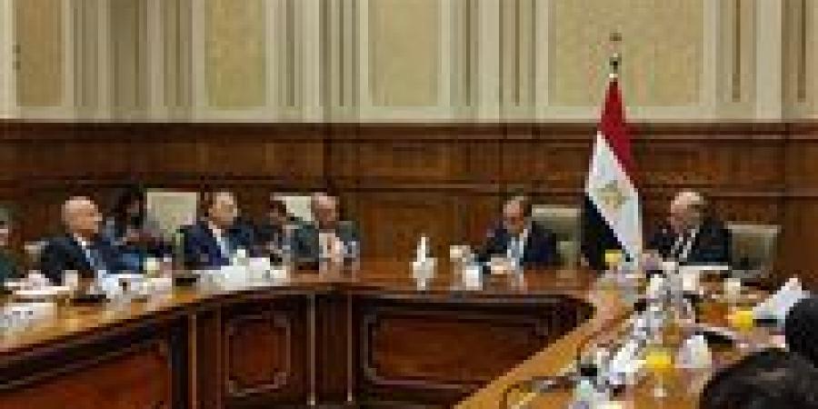 وزير
      الخارجية
      للشيوخ:
      مصر
      تلتزم
      بأوضاع
      حقوق
      الإنسان
      طواعية
      و
      ليس
      بمنطق
      «لي
      الذراع»و
      نرفض
      تسيس
      ملف
      حقوق
      الإنسان