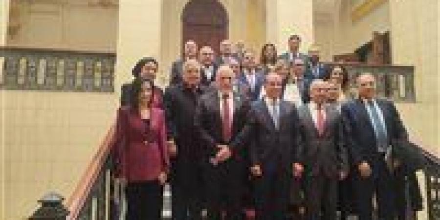 وزير
      الخارجية:
      لا
      نرفض
      السدود
      في
      حوض
      النيل
      لكننا
      نعترض
      على
      الاجراءت
      الأحادية
      و
      سياسة
      فرض
      الأمر
      الواقع