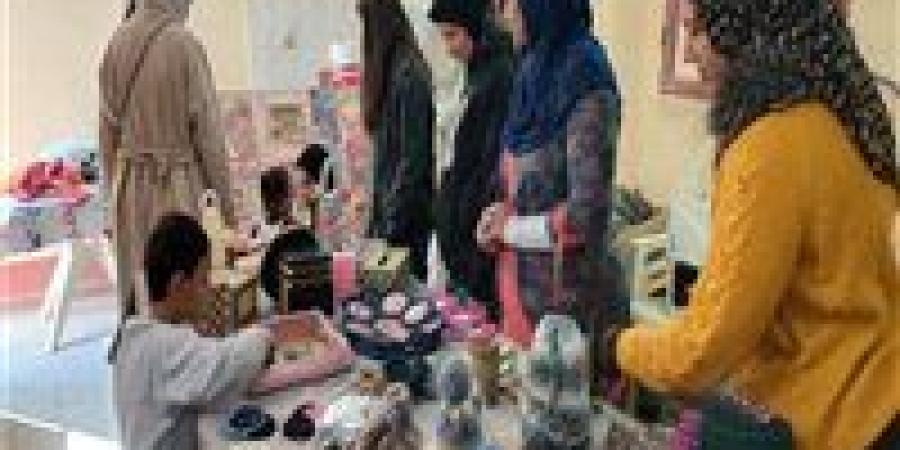 محافظ
      أسيوط:
      معارض
      الحرف
      اليدوية
      بمراكز
      الشباب
      لدعم
      المشروعات
      الصغيرة