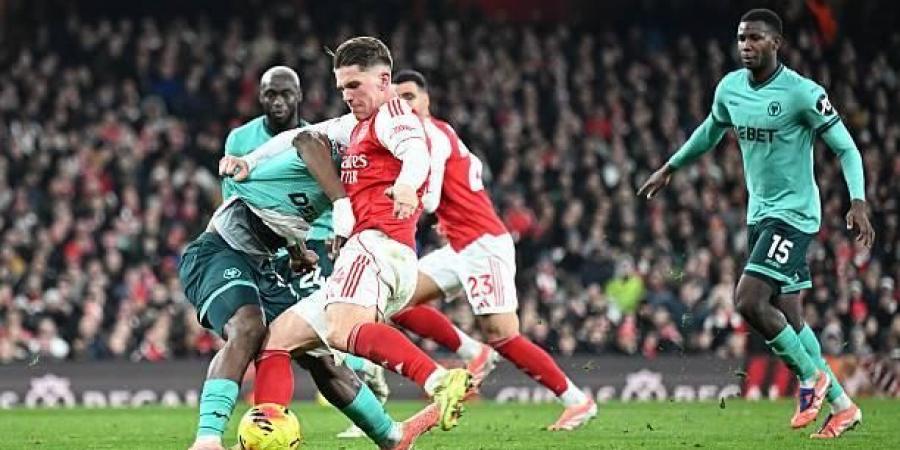 كيفية مشاهدة مباراة أرسنال و برايتون في الدوري الإنجليزي