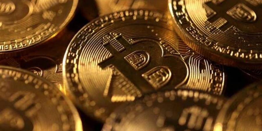 البيتكوين تتجاوز مستوى 90 ألف دولار مع ارتفاع أسعار النفط