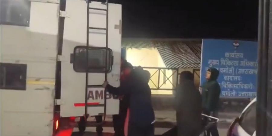 «بسبب عطل فني».. إصابة أكثر من 100 شخص في حادث تصادم قطارين بالهند|صور