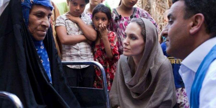 أنجلينا جولي.. رحلة نجمة هوليوود في مخيمات اللأجئين