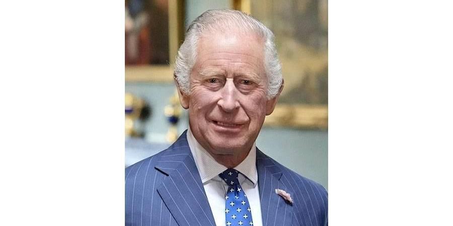 الملك تشارلز يكسر تقليداً تاريخياً للملكة إليزابيث