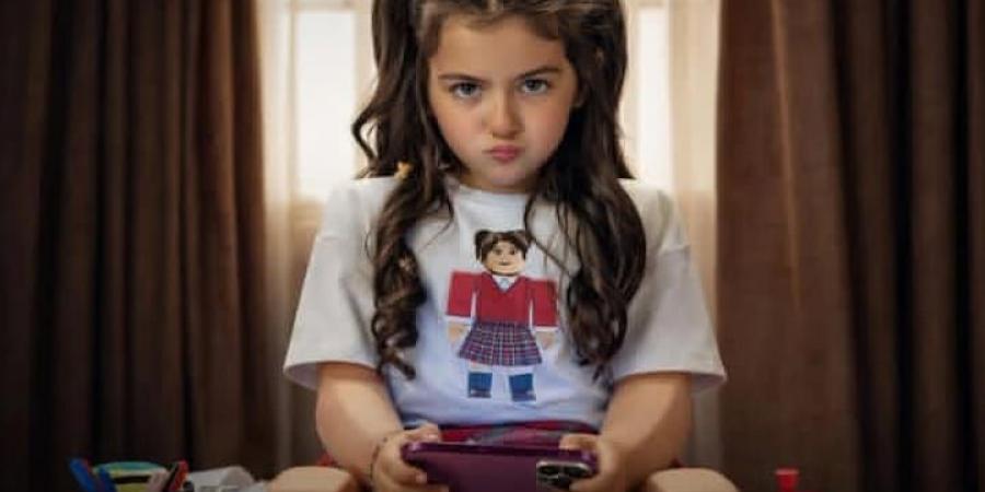 قبل ساعات من عرضه.. طرح بوسترات مسلسل لعبة وقلبت بجد بطولة أحمد زاهر