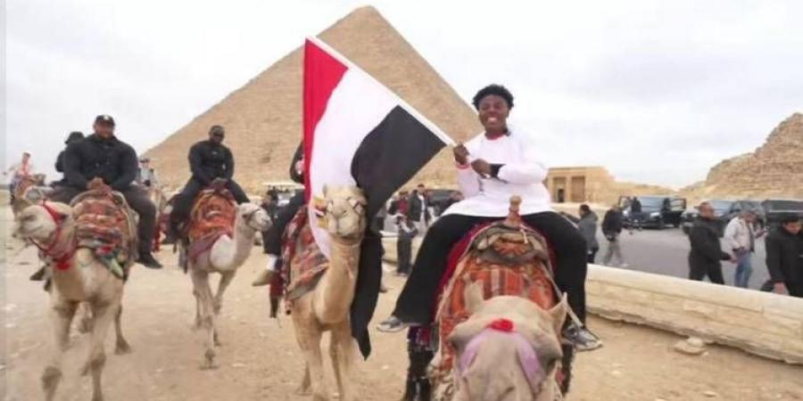 بين الأهرامات والمتحف والكشري.. البلوجر سبيد يبهر العالم بزيارته لـ مصر