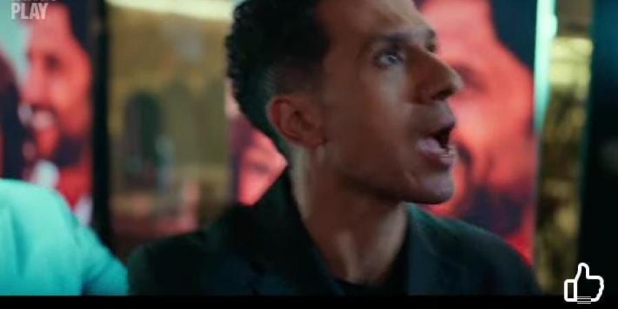 مسلسل بطل العالم الحلقة الأولى.. عصام عمر يعتدى على فنان بالعرض الخاص