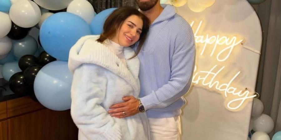 الحمدلله على الزوجة والأهل.. زوج مي عز الدين يحتفل بعيد ميلاده وسط العائلة
