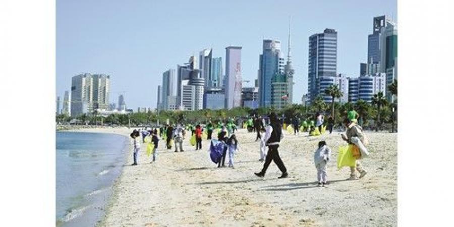 بالفيديو.. «الأبحاث» نظَّم «نحن نقود التغيير.. نحن ملتزمون» لتنظيف شاطئ الشويخ ورفع مستوى الوعي البيئي