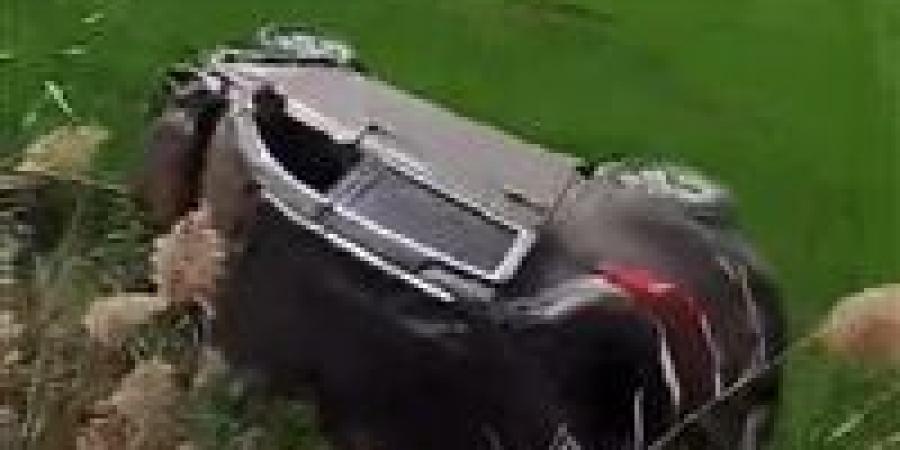 إصابة شخصين في حادث انقلاب سيارة ملاكي بالاراضي الزراعية بطريق الدائري بالفيوم