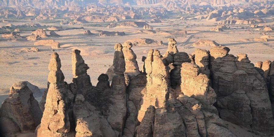 العلا ترسم تجربة سياحية استثنائية تجمع التحليق والمغامرة في أحضان الطبيعة