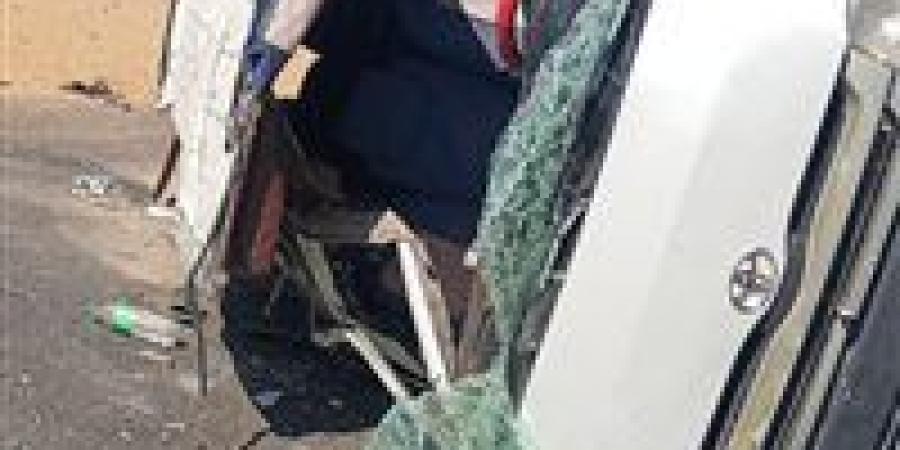 مصرع 3 أشخاص وإصابة 14 أخرين في حادث انقلاب ميكروباص بأسوان