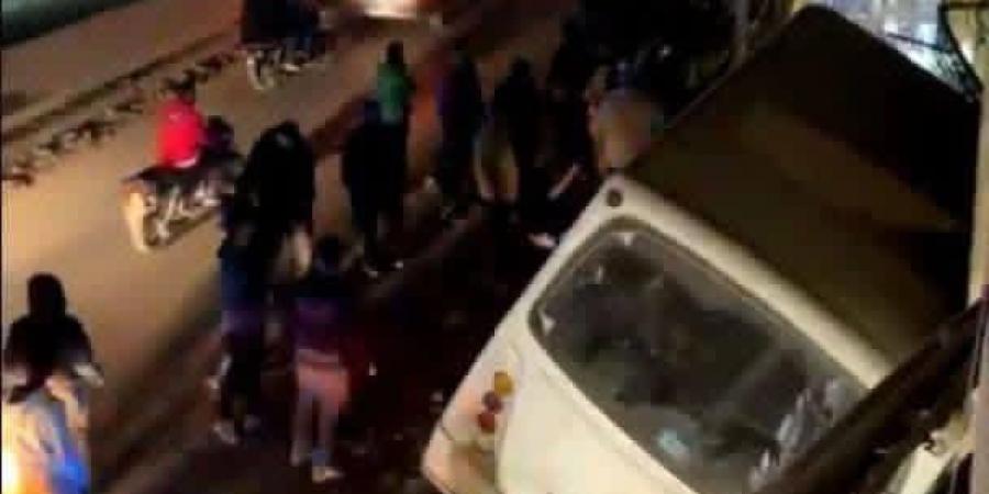 ثوانٍ من الرعب فوق الدائري.. أتوبيس يقتحم عقارًا في بشتيل ويصيب 5 ركاب