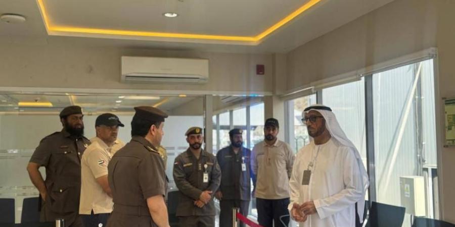 المري يتفقّد مطار دبي الدولي ومنفذ حتا البري
