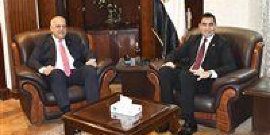 وزير الشباب والرياضة يبحث تطوير اتحاد الرماية والبطولات