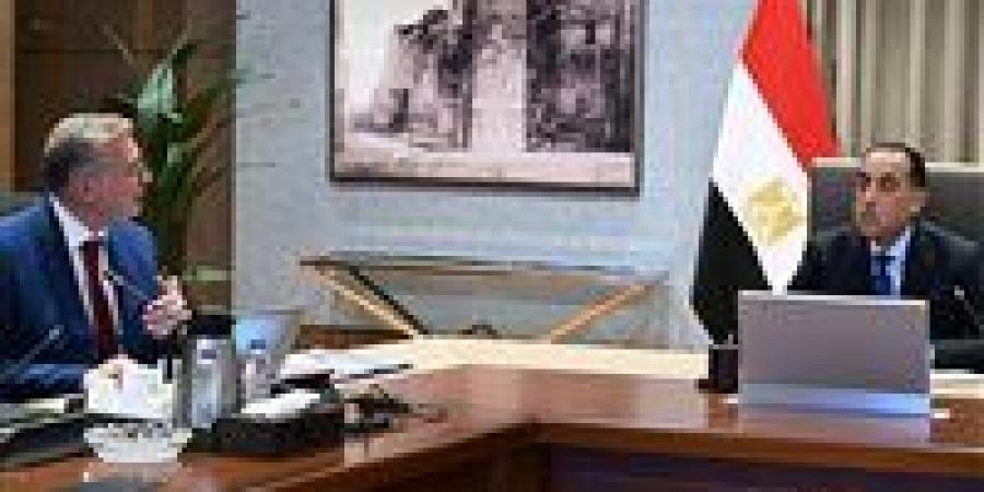 رئيس الوزراء يلتقي وزير البترول والثروة المعدنية لاستعراض عددٍ من ملفات عمل الوزارة