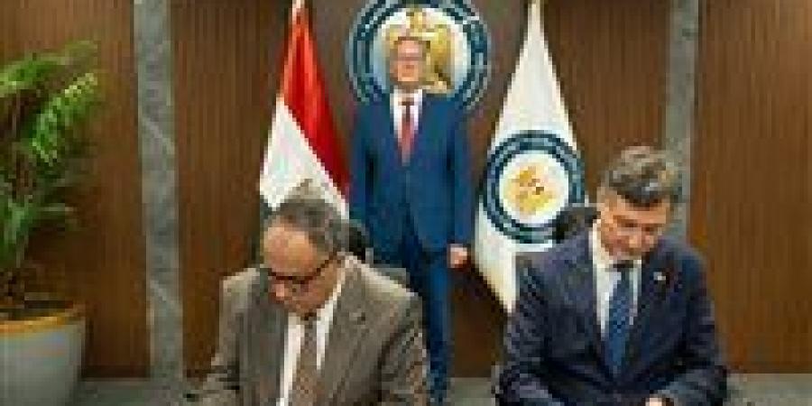 وزير البترول يشهد توقيع مذكرة نوايا مع “إيني” لتجديد الالتزام بمنطقة شمال بورسعيد