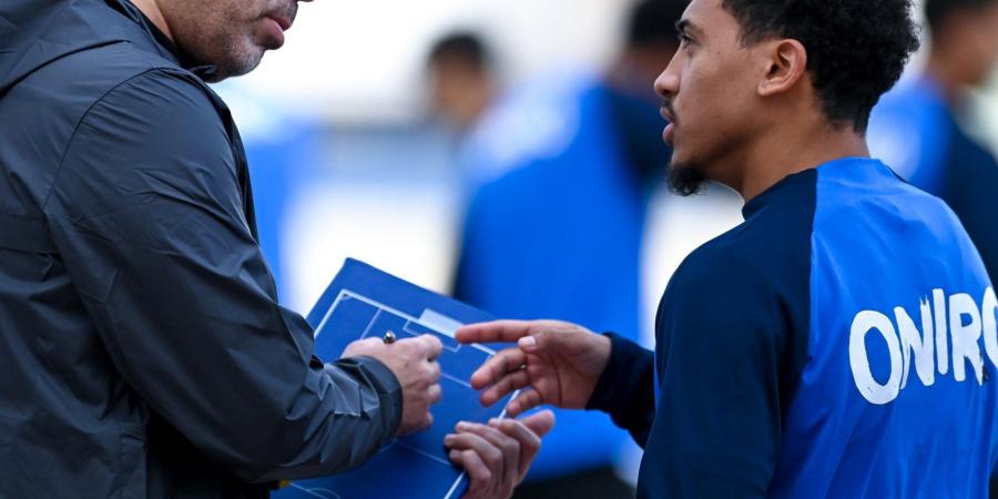 من الطوارئ إلى الصدارة.. كيف صنع معتمد جمال "منقذ السفينة" الفارق داخل الزمالك؟