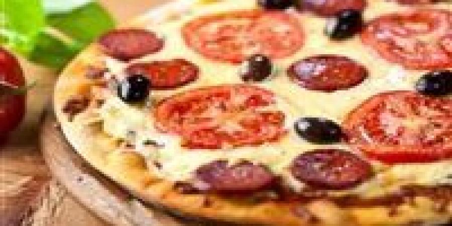 لطعم لا يقاوم ..سر العجينة المثالية للبيتزا هشه وشهية