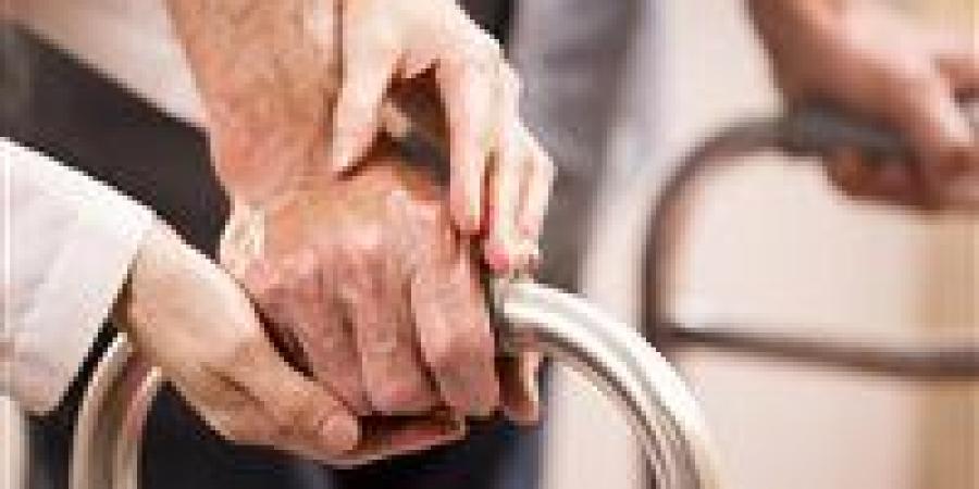 إعفاء غير القادرين ونسبة مجانية إلزامية.. أبرز مزايا قانون رعاية حقوق المسنين