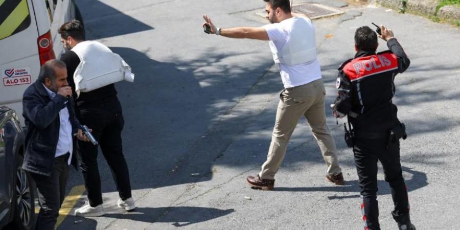 «قتلى ومصابين».. التفاصيل الكاملة لهجوم قرب قنصلية إسرائيل في إسطنبول