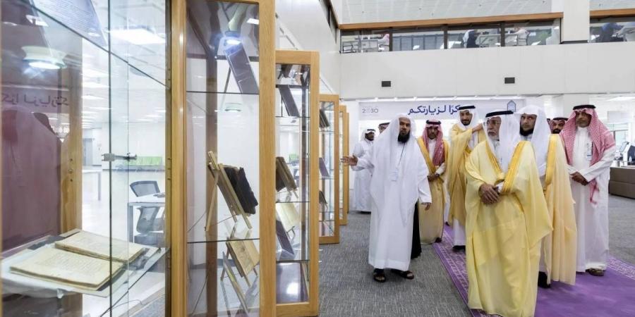 افتتاح معرض المخطوطات والكتب النادرة